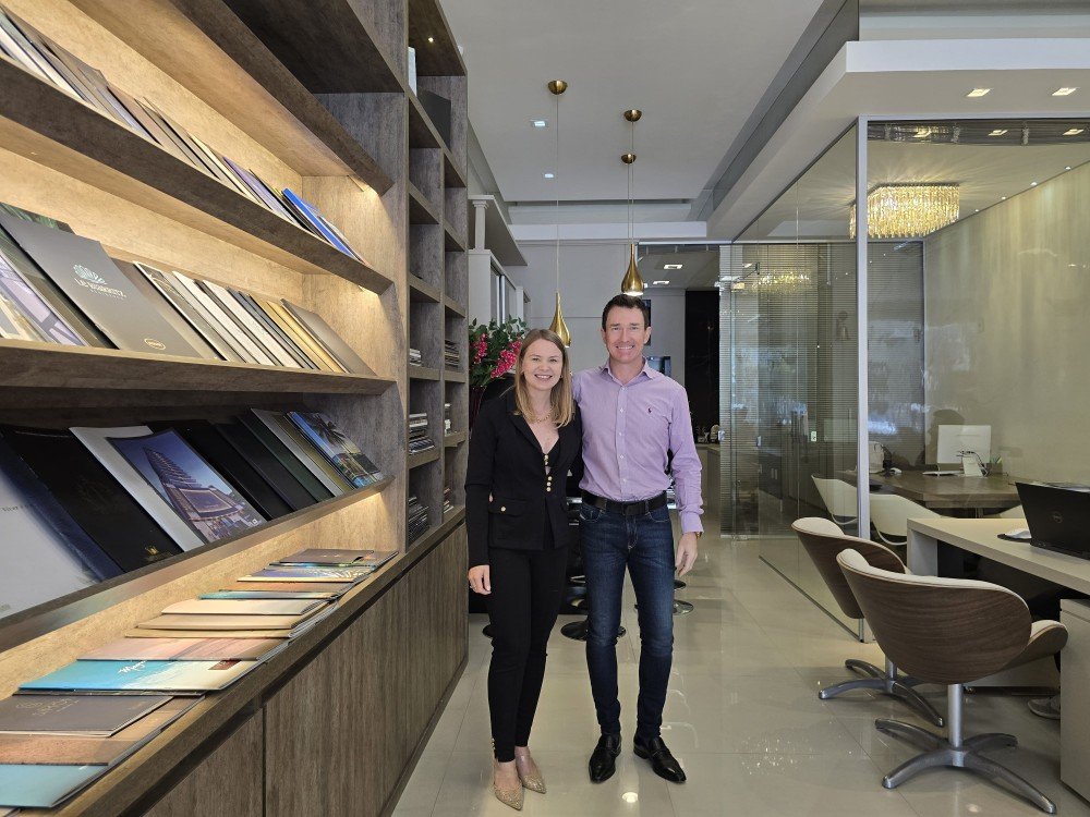 Casal Uminski lidera a Top Imóveis Itapema com atendimento especializado e atuação de destaque em Meia Praia