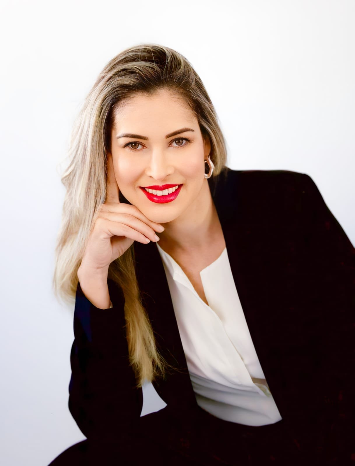 A Estética do Recomeço: Cleia Couto e a  Arte de Redesenhar a Autoestima  Através do Posicionamento e da Beleza  Coreana